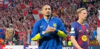 Ten gest POKAZAŁ RAPHINHA po meczu kibicom Atletico xD [VIDEO]